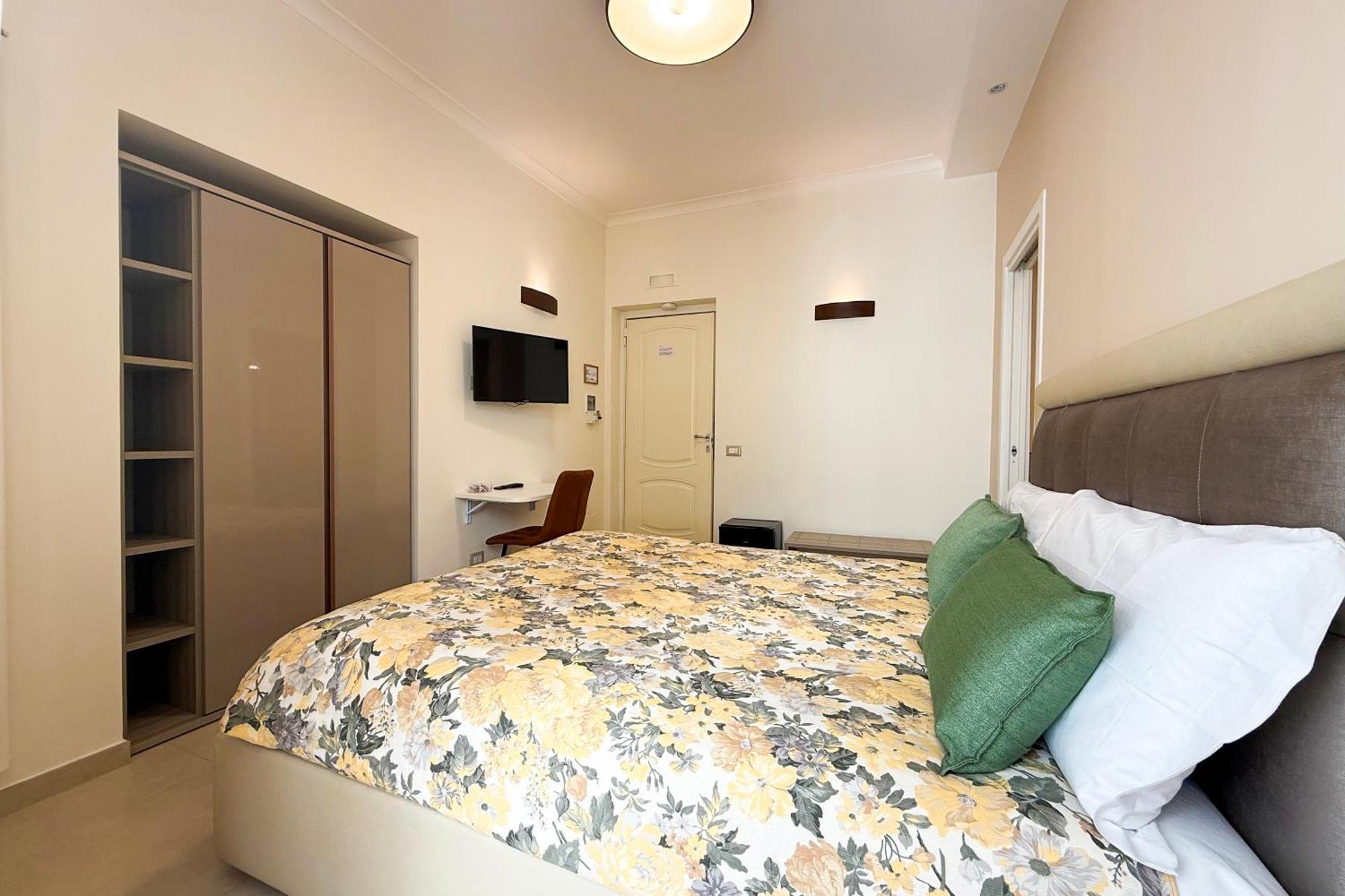 Opera 5 Hotel เนเปิลส์ ภายนอก รูปภาพ