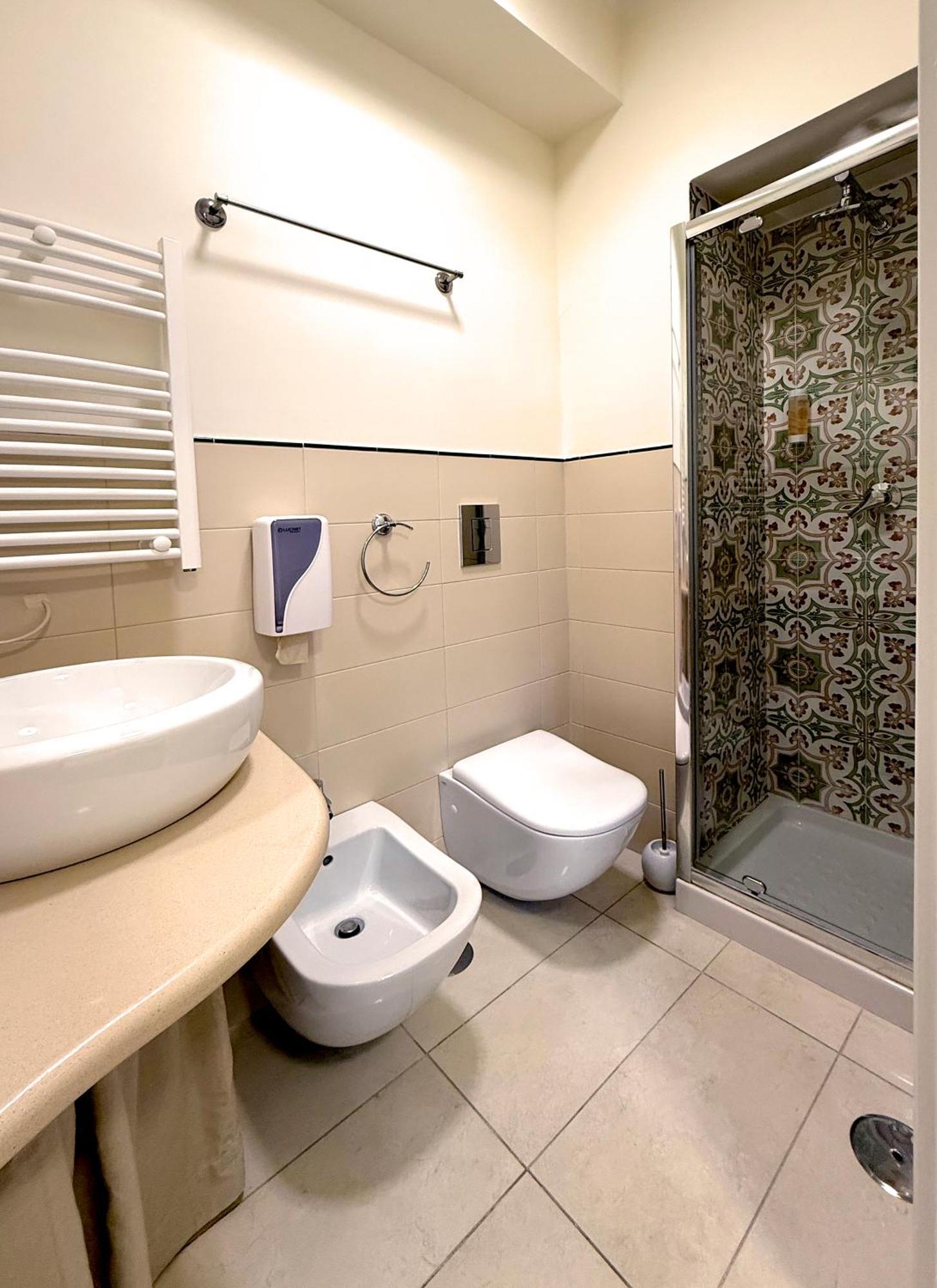 Opera 5 Hotel เนเปิลส์ ภายนอก รูปภาพ