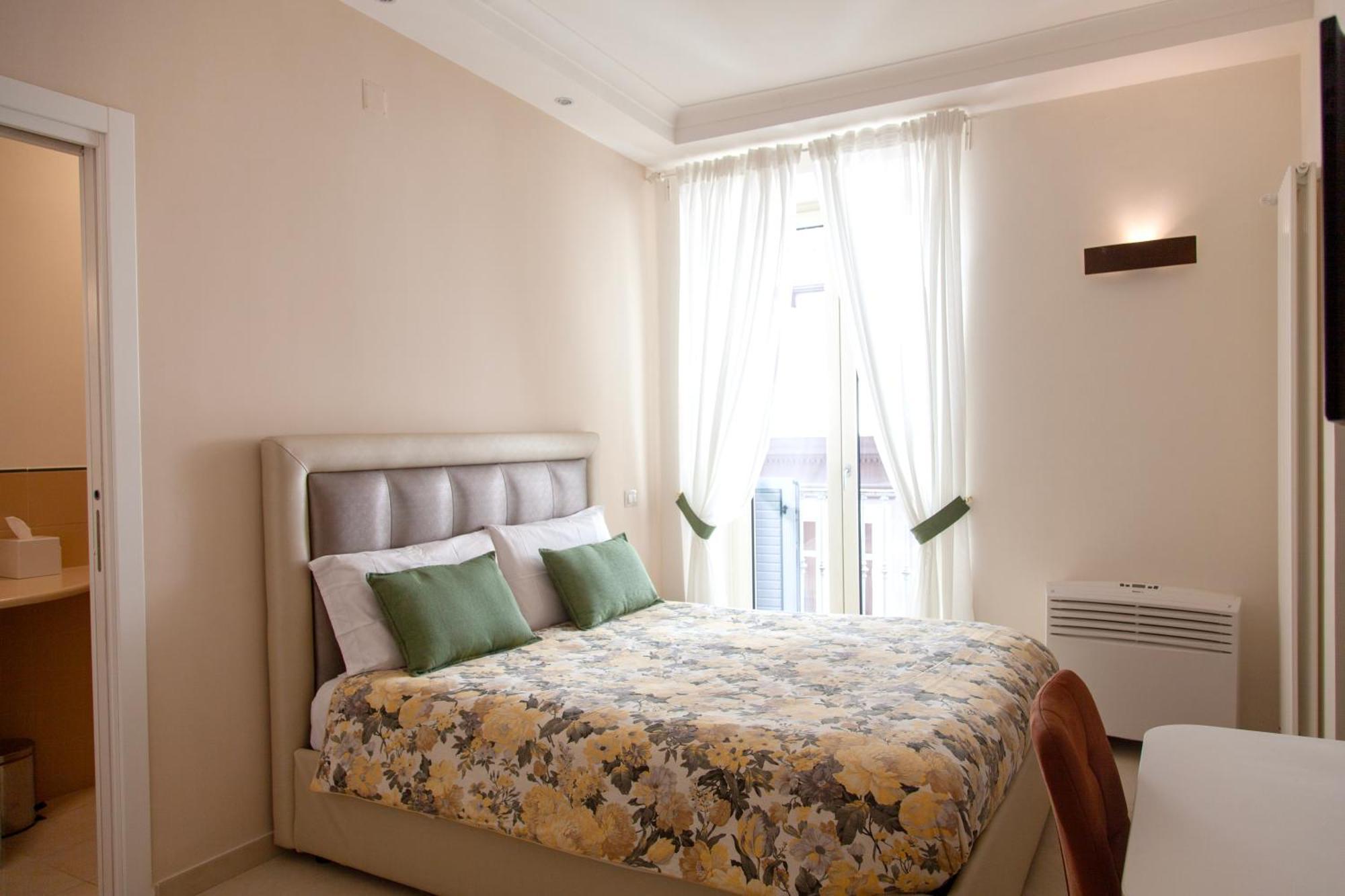Opera 5 Hotel เนเปิลส์ ภายนอก รูปภาพ