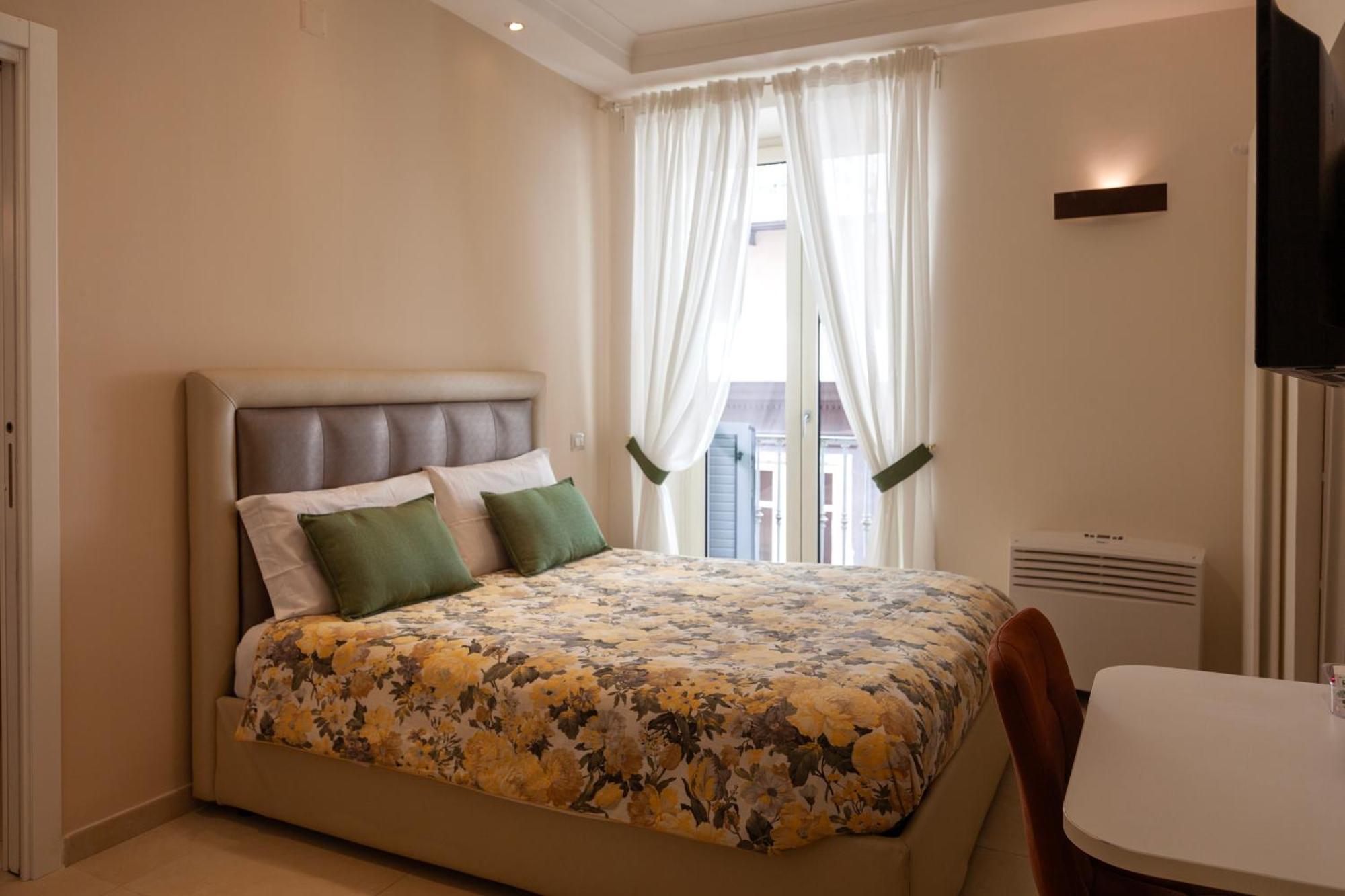 Opera 5 Hotel เนเปิลส์ ภายนอก รูปภาพ